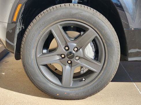 New 2026 Land Rover Defender 130 X-Dynamic SE image 7