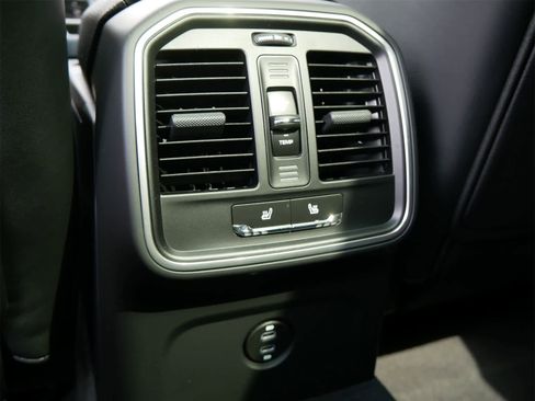 New 2025 Porsche Macan S image 10