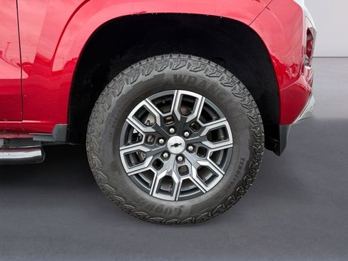 Used 2024 Chevrolet Colorado Z71 w/ Z71 Convenience Package 2 AWD/4WD image 9
