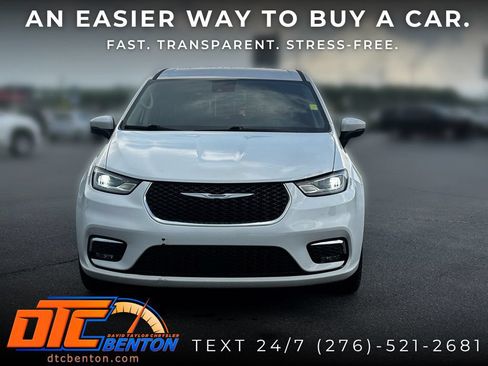Used 2023 Chrysler Pacifica Touring-L AWD/4WD image 2