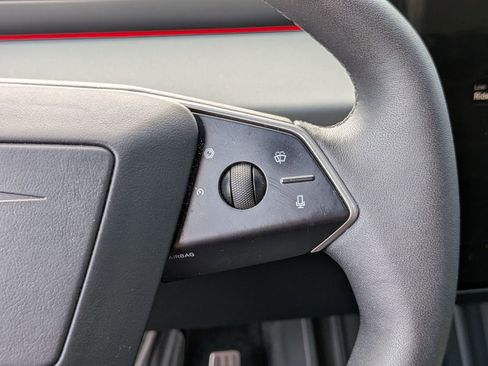 Used 2025 Tesla Cybertruck AWD Crew Cab image 18