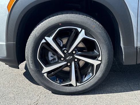 Used 2023 Chevrolet TrailBlazer RS w/ Sun and Liftgate Package AWD/4WD image 11