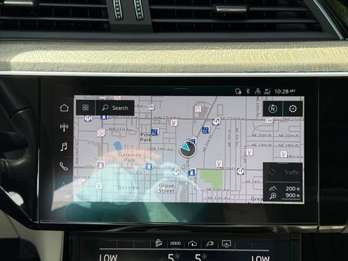 Used 2024 Audi Q8 e-tron Premium Plus w/ Premium Plus Package AWD/4WD image 20