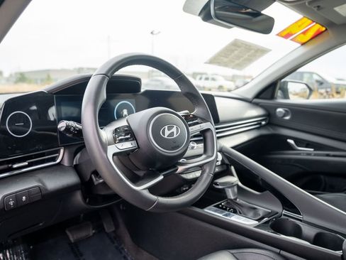 Certified 2024 Hyundai Elantra Limited image 20