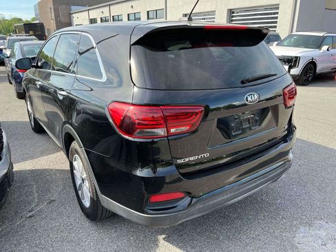 Used 2019 Kia Sorento LX image 3
