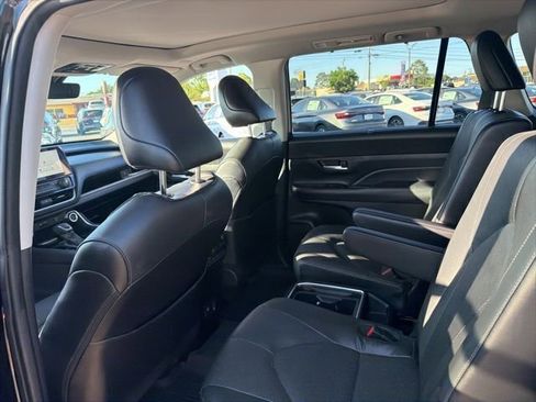 Used 2024 Toyota Grand Highlander AWD image 15