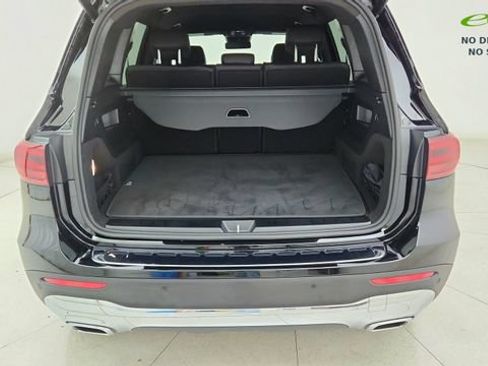 Used 2025 Mercedes-Benz GLB 250 4MATIC w/ Exclusive Package image 27