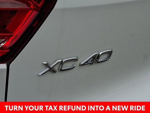 Used 2023 Volvo XC40 B5 Ultimate w/ Climate Package image 24