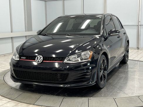 Used 2017 Volkswagen Golf S image 3