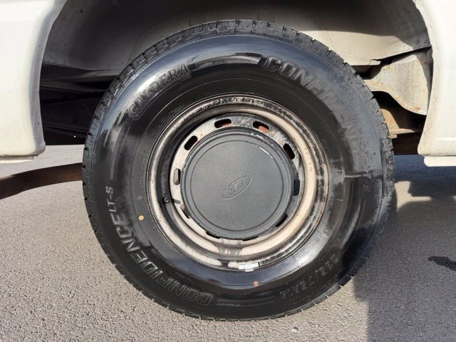 Used 1998 Ford E-150 and Econoline 150 Club Wagon RWD image 8