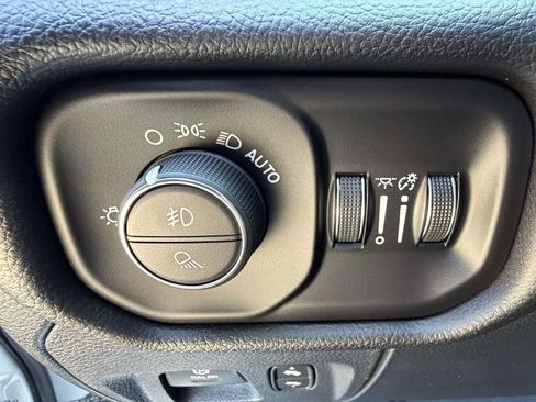 Used 2022 RAM 1500 Laramie AWD/4WD image 25