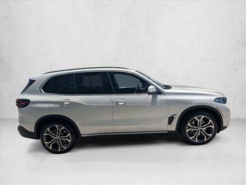 Used 2024 BMW X5 xDrive40i w/ Premium Package AWD/4WD image 4