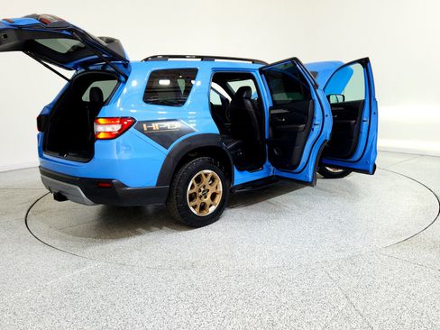 Used 2023 Honda Pilot TrailSport image 7