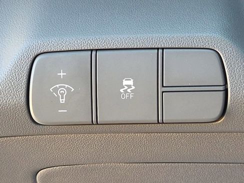 Certified 2024 Hyundai Elantra SEL image 23