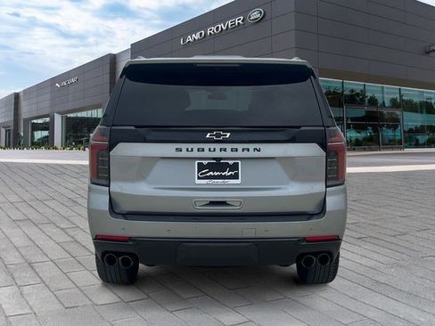Used 2025 Chevrolet Suburban Z71 AWD/4WD image 4