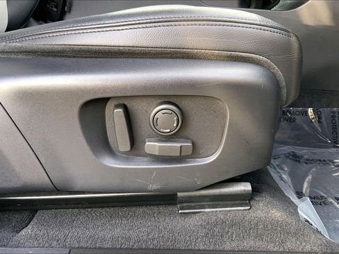 Used 2020 Land Rover Range Rover Evoque First Edition image 35