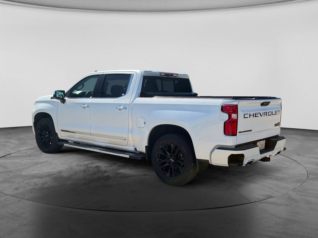 Used 2022 Chevrolet Silverado 1500 High Country w/ High Country Premium Package AWD/4WD image 7