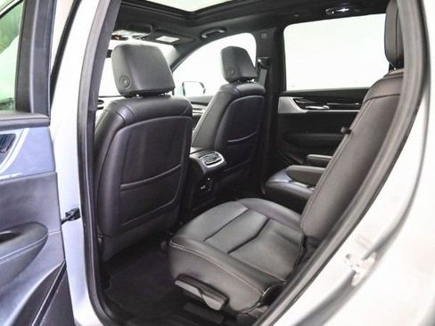 Used 2025 Cadillac XT6 Premium Luxury image 9