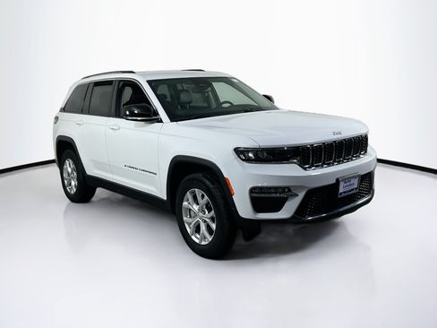 Used 2023 Jeep Grand Cherokee Limited AWD/4WD image 3