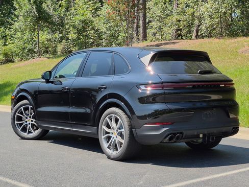 Certified 2024 Porsche Cayenne AWD/4WD image 3