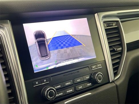 Used 2018 Porsche Macan Base image 14