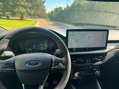 Used 2023 Ford Escape ST-Line w/ Tech Pack #1 AWD/4WD image 11