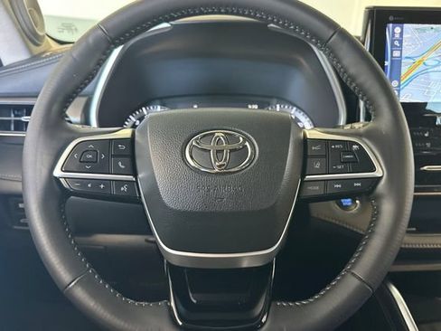 Used 2022 Toyota Highlander Limited AWD/4WD image 28