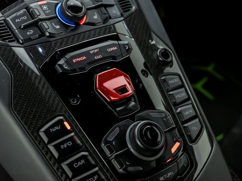 Used 2019 Lamborghini Aventador SVJ AWD/4WD image 40