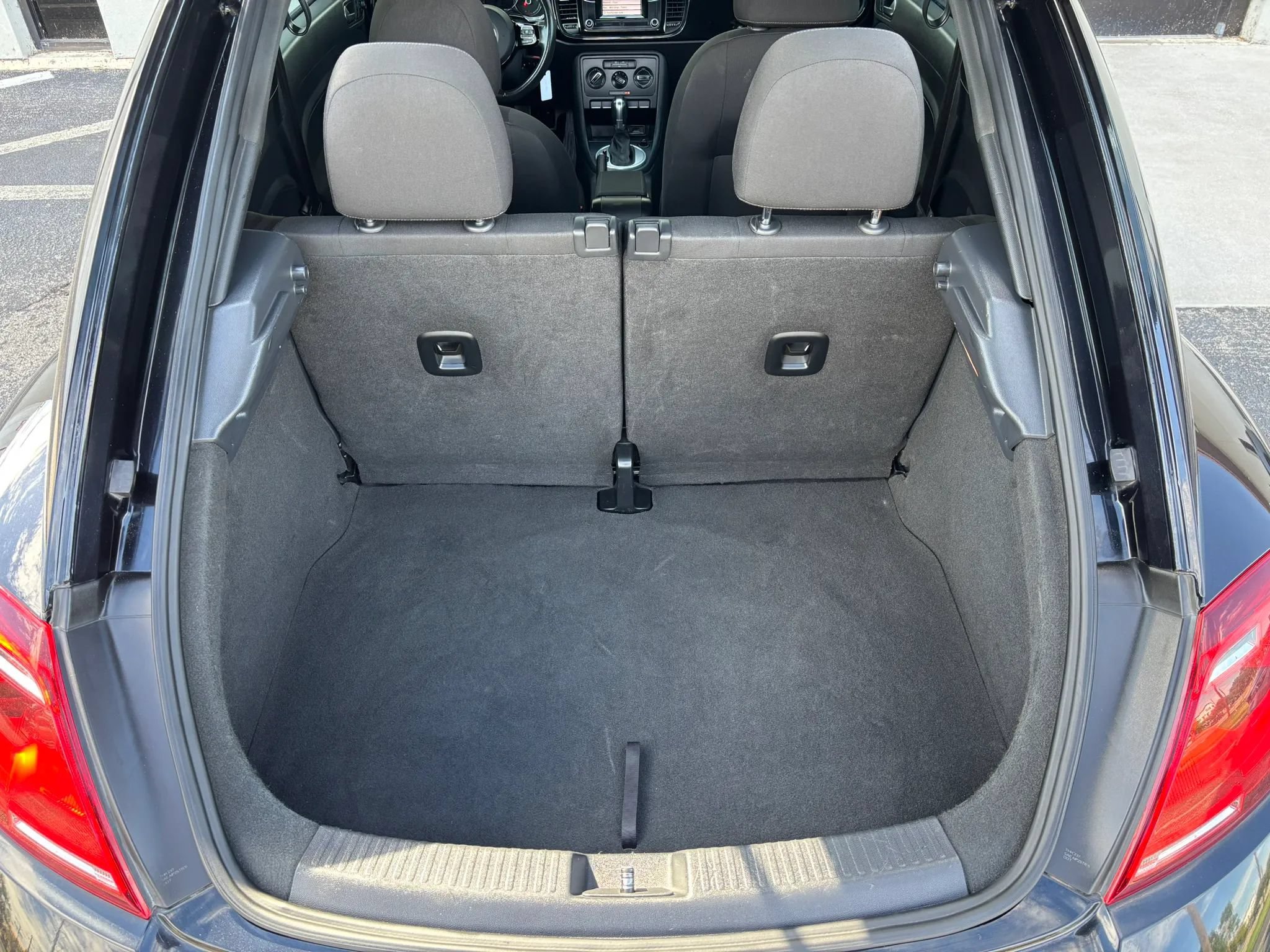 Used 2018 Volkswagen Beetle 2.0T S FWD image 52