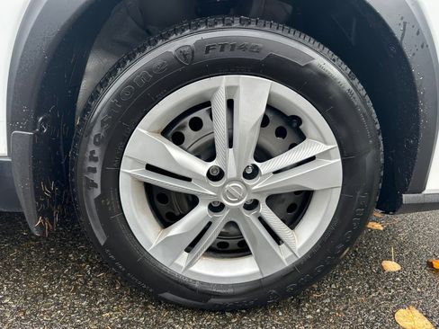 Used 2023 Nissan Kicks S image 9