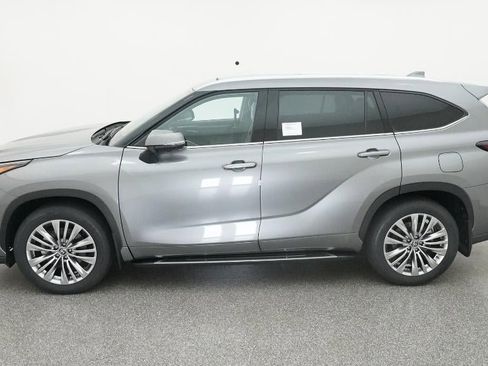 New 2026 Toyota Highlander Platinum image 36