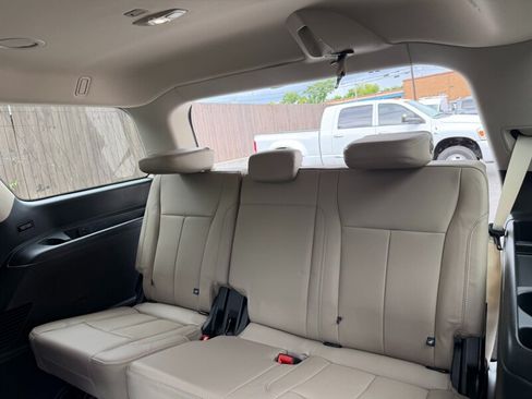 Used 2024 Ford Expedition XLT RWD image 28