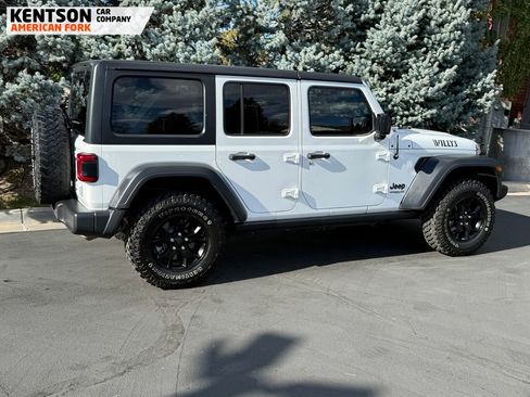 Used 2020 Jeep Wrangler Unlimited Willys image 10