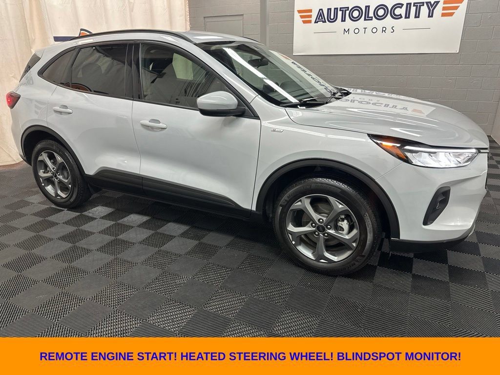 Used 2025 Ford Escape ST-Line Select AWD/4WD image 1