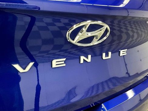 Used 2024 Hyundai Venue Limited image 8