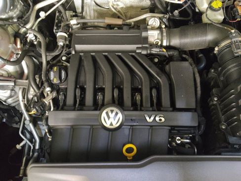 Used 2020 Volkswagen Atlas Cross Sport SE image 30