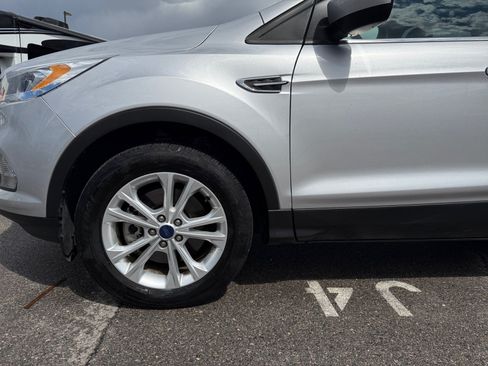 Used 2017 Ford Escape SE w/ Equipment Group 201A AWD/4WD image 9