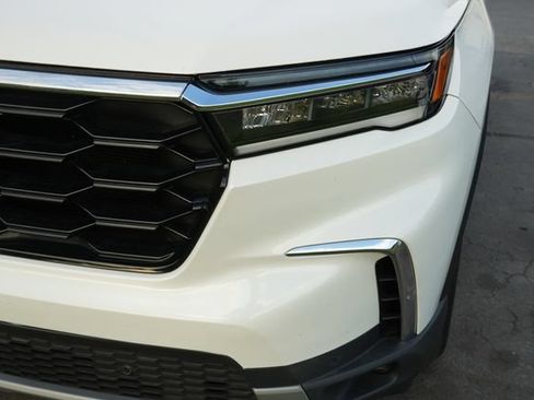 Used 2025 Honda Pilot Elite image 11