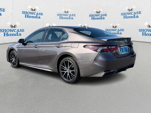 Used 2022 Toyota Camry SE image 5