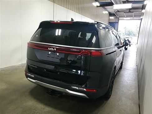 Used 2022 Kia Carnival SX Prestige FWD image 16