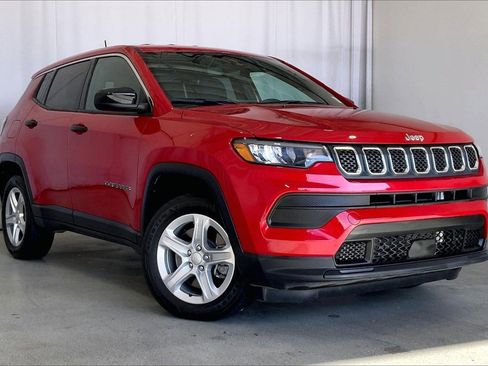 Used 2023 Jeep Compass Sport image 34