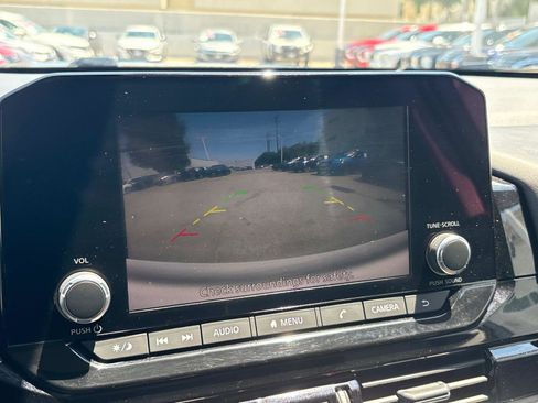 Used 2024 Nissan Pathfinder SV image 28