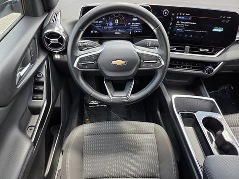 Used 2025 Chevrolet Equinox LT FWD image 13