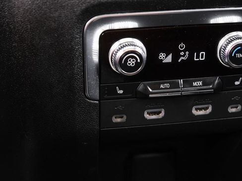 Used 2021 GMC Yukon XL Denali w/ Denali Premium Package RWD image 44