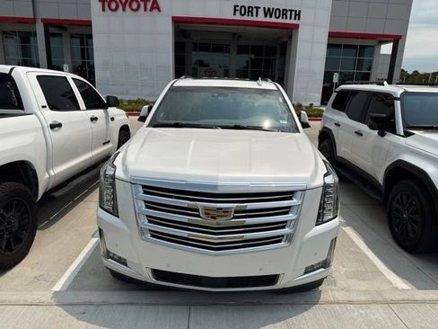 Used 2020 Cadillac Escalade Platinum AWD/4WD image 3
