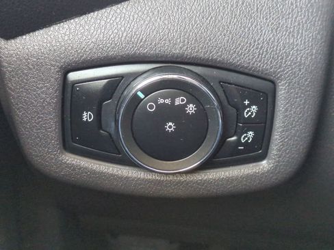 Used 2018 Ford Transit Connect XLT image 29