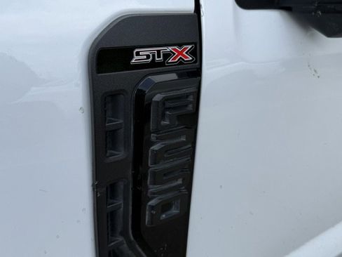 Used 2023 Ford F250 XL w/ STX Appearance Package image 8