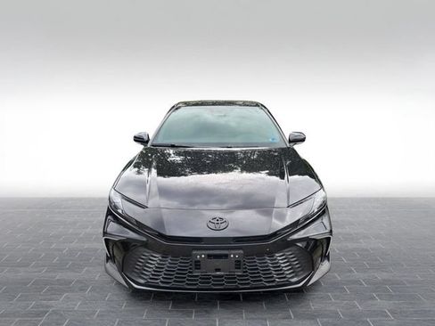 Used 2025 Toyota Camry SE w/ Convenience Package FWD image 2