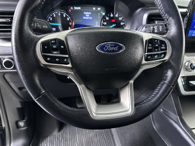Used 2023 Ford Explorer XLT AWD/4WD image 11