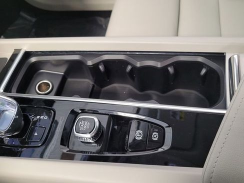 New 2026 Volvo XC60 T8 Ultra w/ Protection Package Premier AWD/4WD image 19